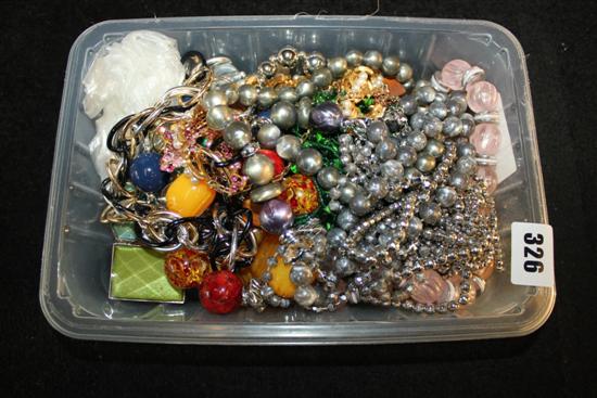 Quantity of costume jewellery